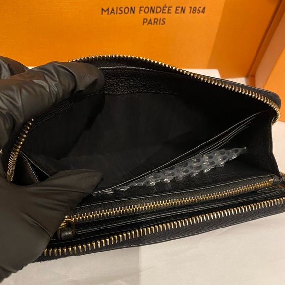 Prada Vitelli Diano Long Zip Around Wallet - Picture 12 of 14